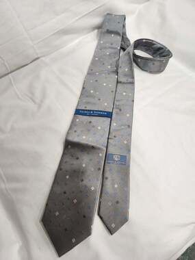 Haines & Bonner of London Men's Silk Geometric Square Pattern Tie